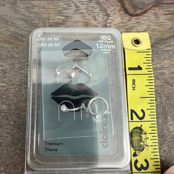 New Claire's Silver-tone Titanium Cubic Zirconia 16G Labret Lip Studs - 4 Pack - Picture 3 of 6